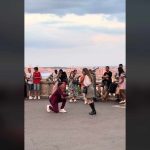 Propuesta de matrimonio fallida en París se vuelve viral en TikTok: "Soldado caído"