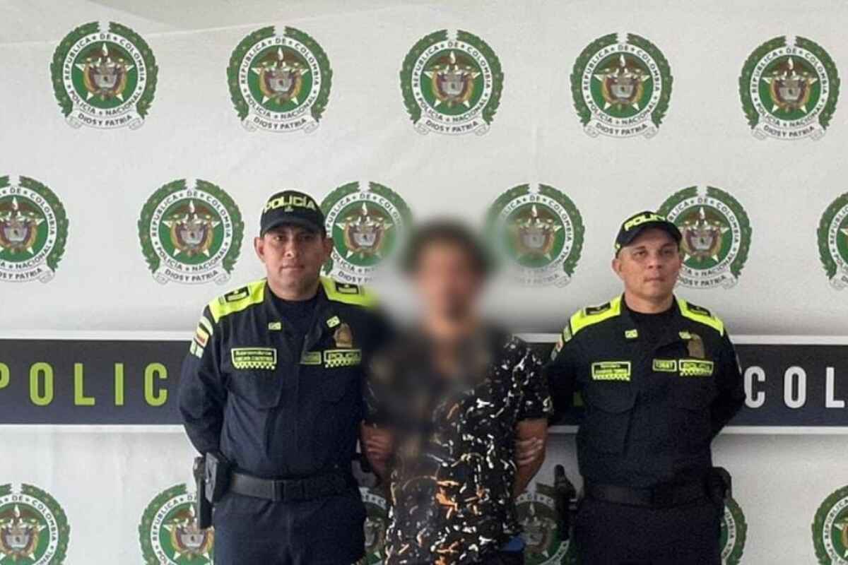 ¿Por qué quemaron una motocicleta de la Policía en el barrio Moravia, en Medellín?