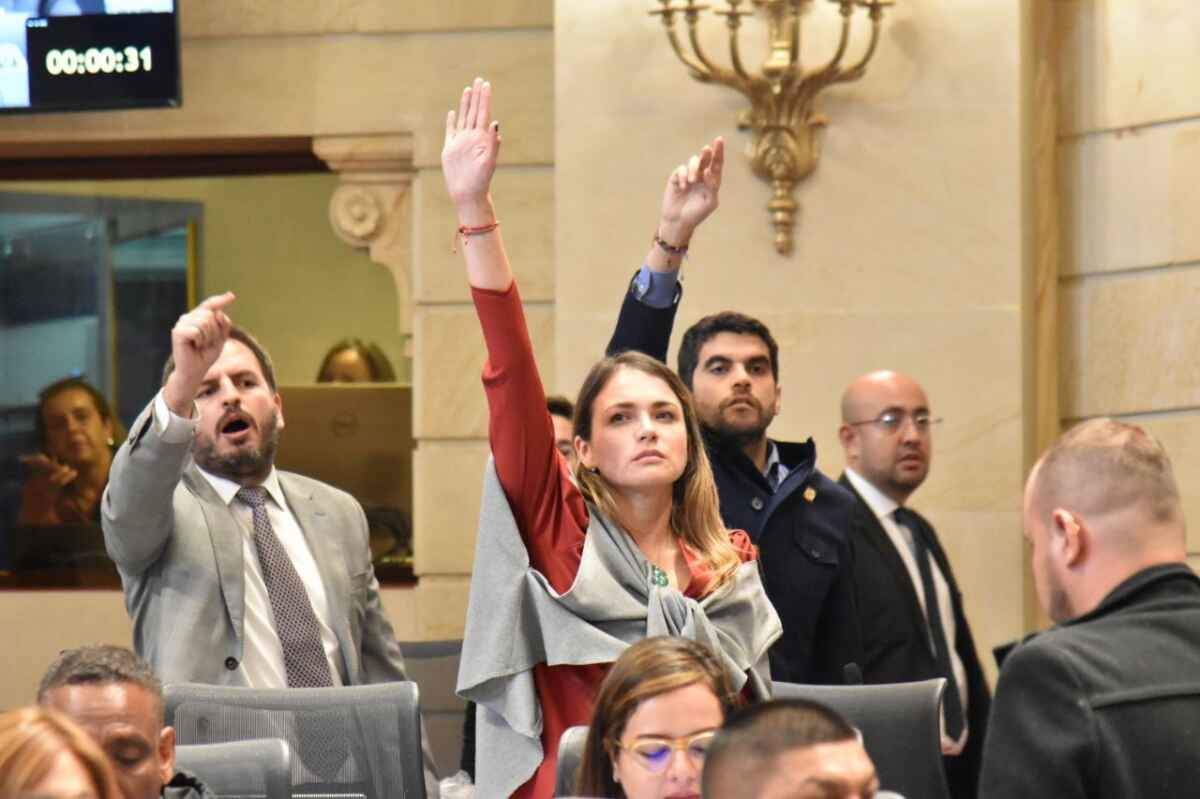 Avanza la Reforma Laboral: Comisión Séptima de la Cámara Aprueba Nuevas Normativas -- Reforma Pensional de Petro: Centro Democrático anuncia batalla legal