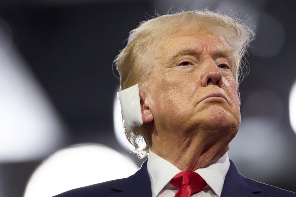 Asistentes al mitin de Trump vieron al tirador casi dos minutos antes de disparar