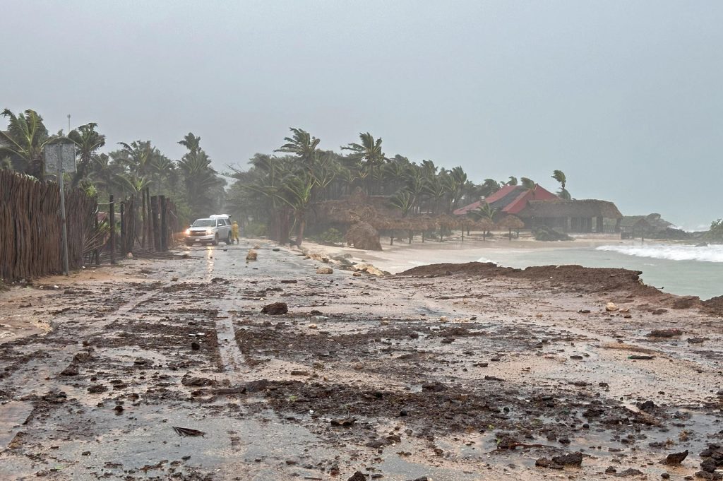 Beryl provoca daños, pero ni heridos, ni fallecidos, tras tocar tierra en México