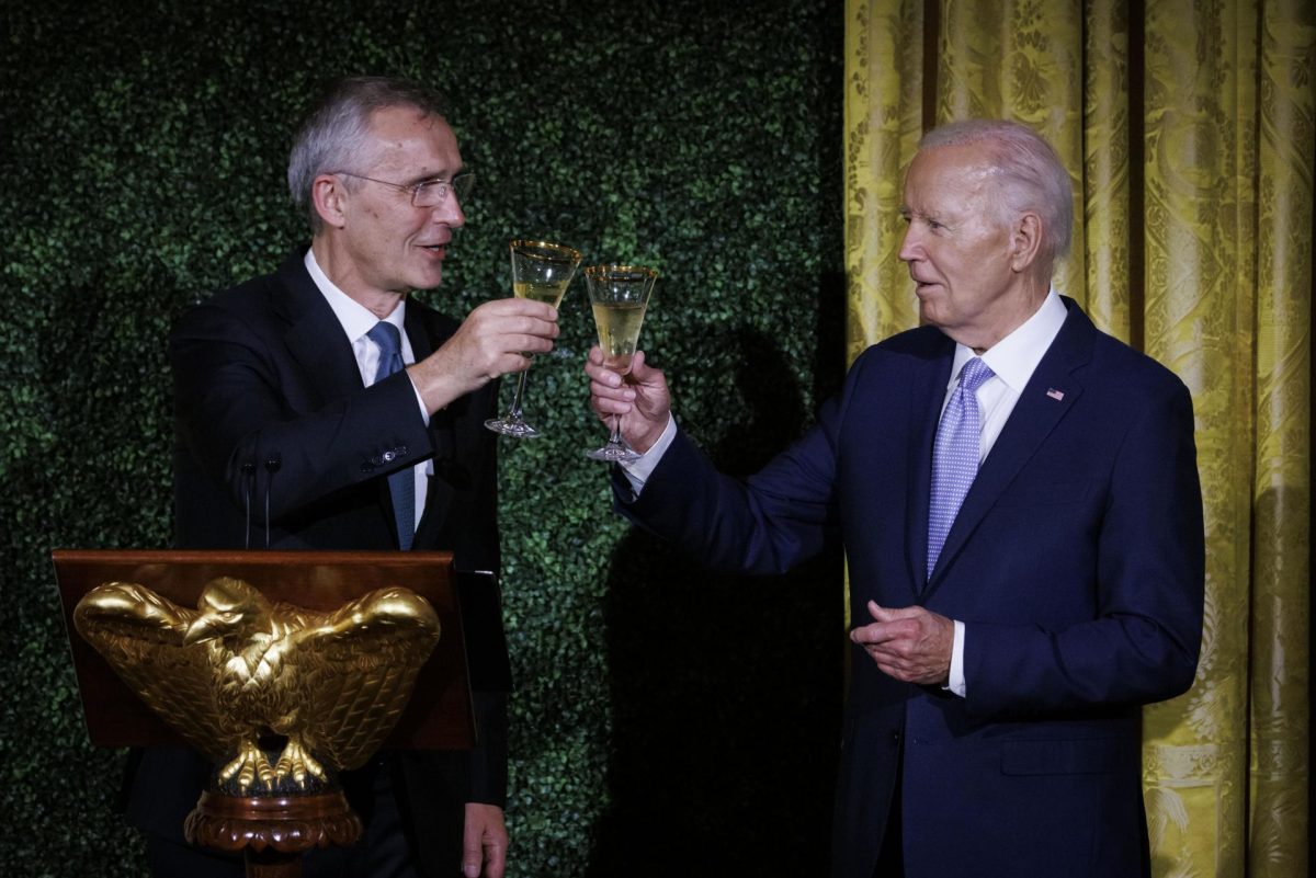 Biden acoge una cena de buenos amigos para celebrar los 75 años de una OTAN ampliada