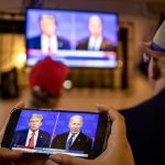 Biden acorta la ventaja de Trump en estados bisagra, según una encuesta de Bloomberg