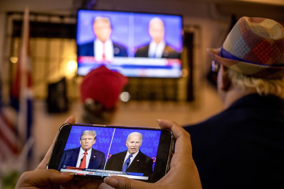 Biden acorta la ventaja de Trump en estados bisagra, según una encuesta de Bloomberg