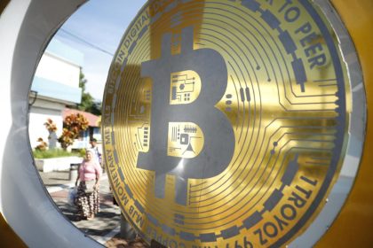 Bitcóin en El Salvador, un proyecto que entusiasma a algunos y no convence a la mayoría