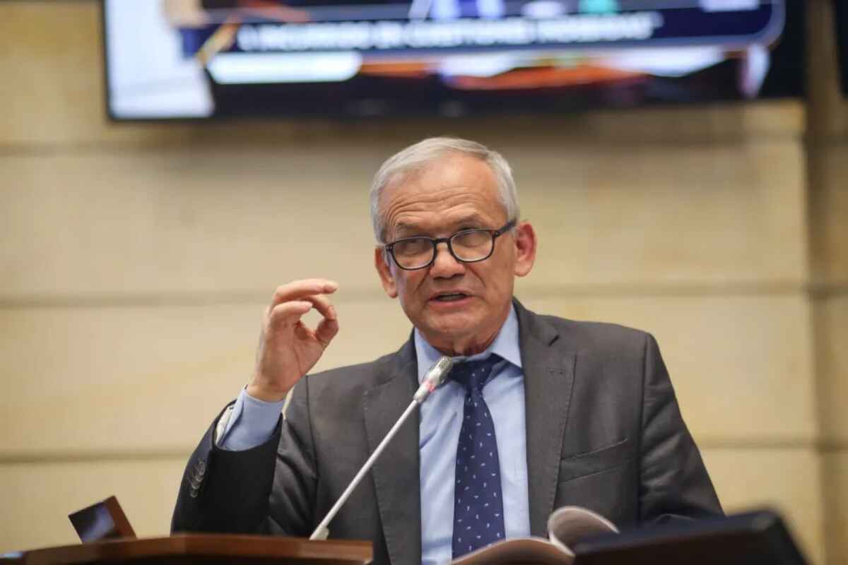 Renuncia de Carlos Ramón González: Petro resalta la necesidad de independencia judicial