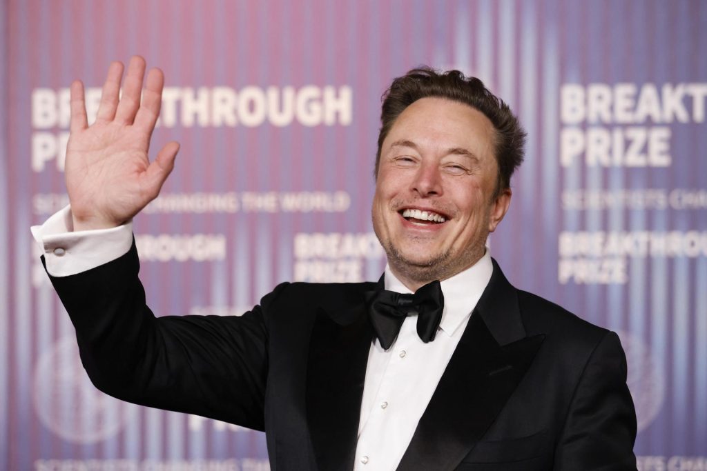 Elon Musk desata la polémica al compartir un video manipulado de Kamala Harris en X
