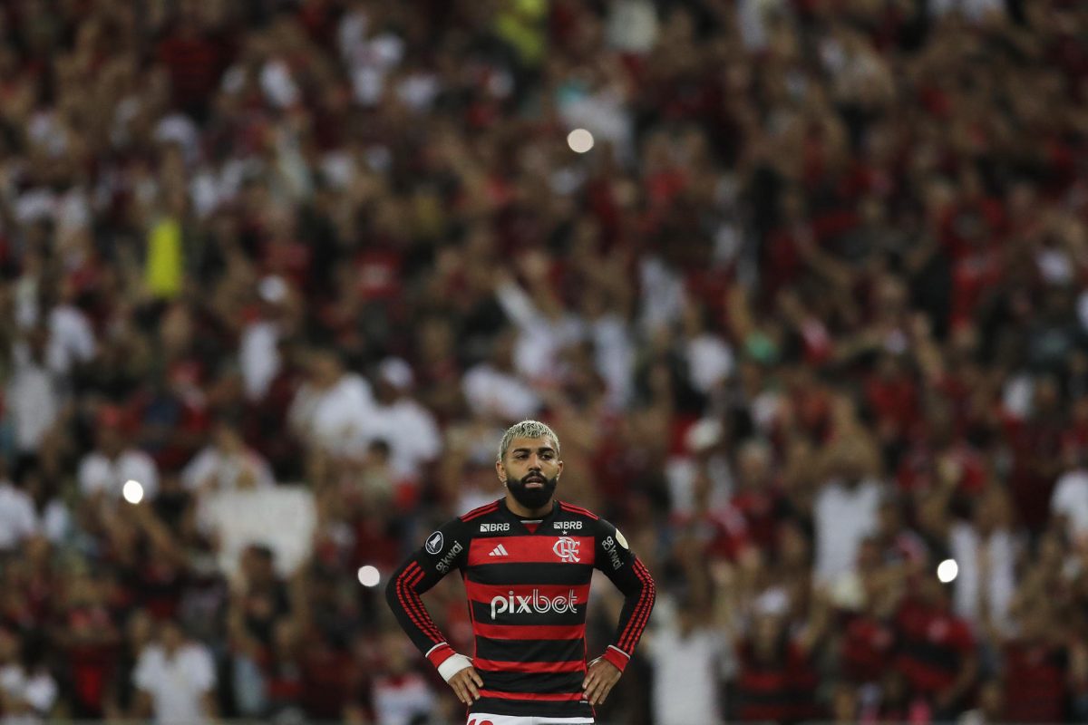 Flamengo remonta con un insólito penalti pitado por cortar el juego con un segundo balón