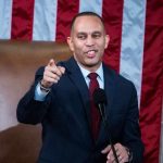 Reunión Jeffries-Biden: El presidente sin respaldo claro para 2024