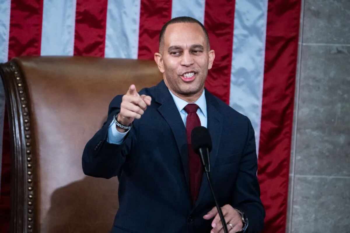 Reunión Jeffries-Biden: El presidente sin respaldo claro para 2024