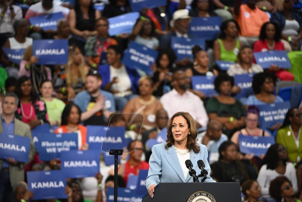 Harris y Trump se embarcan en un maratón en estados claves con las encuestas empatadas