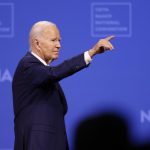 La campaña de Biden desoye las críticas y afirma que volverá pronto a la carretera