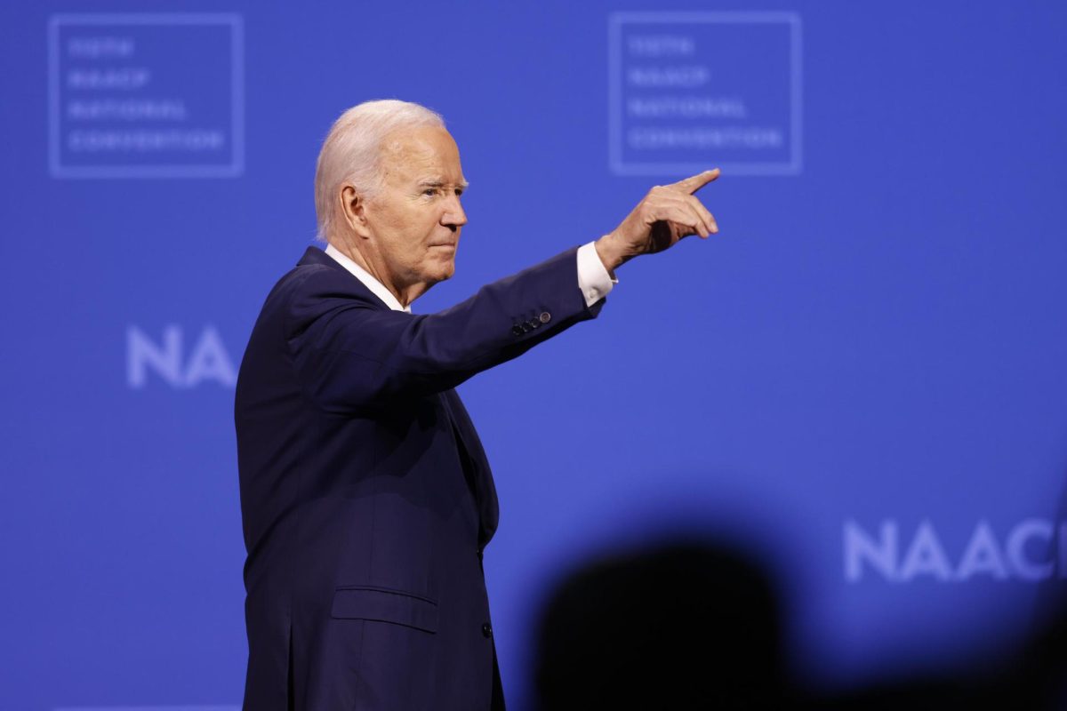 La campaña de Biden desoye las críticas y afirma que volverá pronto a la carretera