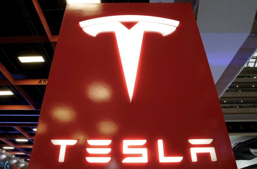 Los beneficios netos de Tesla se redujeron un 50 % en el primer semestre del año