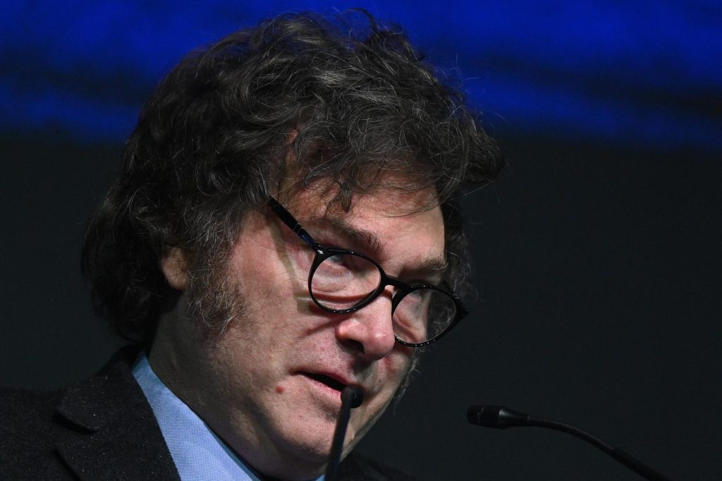 Milei apuesta por la 'emisión cero' en un desafiante escenario económico en Argentina