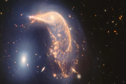 Nueva foto del telescopio Webb muestra dos galaxias danzando, en su segundo aniversario