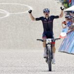Pidcock logra un heroico doblete de oro