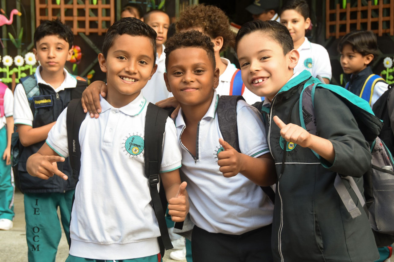 Regreso a clases: 290,000 estudiantes en Medellín retoman actividades