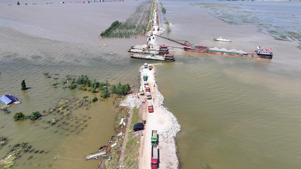 Reparado el dique en un lago de China que se fracturó tras intensas lluvias