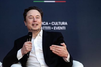 Spacex dice que satélites dispersos tras explosión en misión no amenazan la Tierra