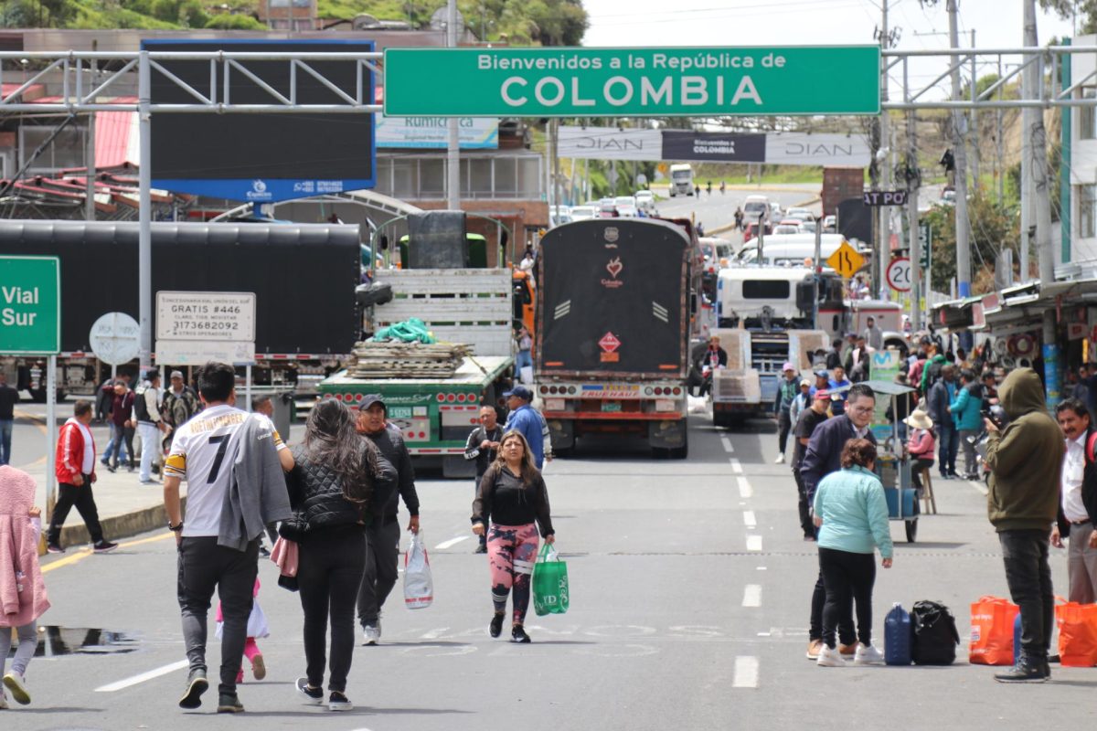 Transportistas bloquean frontera entre Colombia y Ecuador por tercer día consecutivo