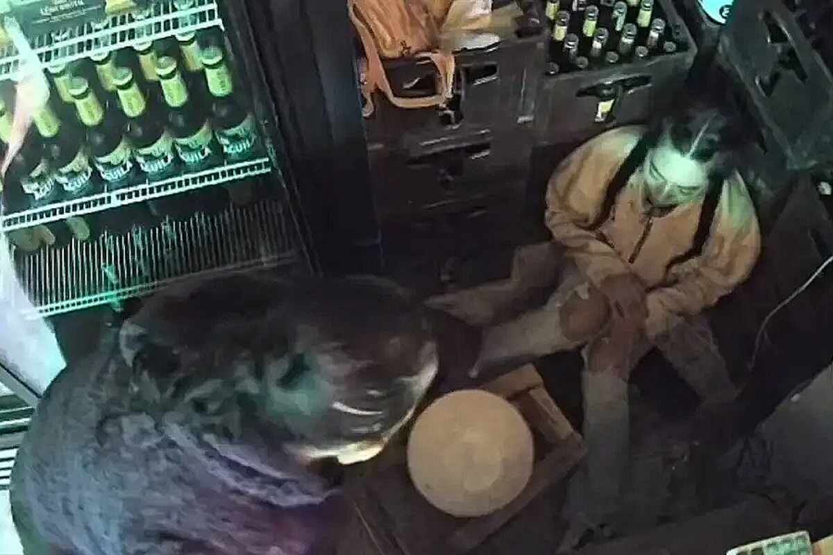 Impactante crimen en bar de Bogotá deja un empresario muerto y su pareja malherida