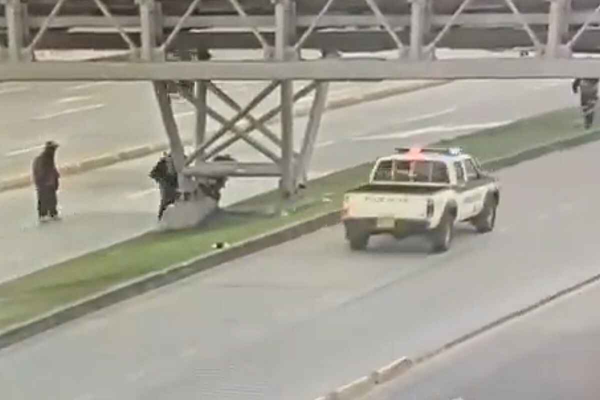 Tensión en la Universidad Nacional en Bogotá: Patrulla policial atacada con explosivos responde con tiros