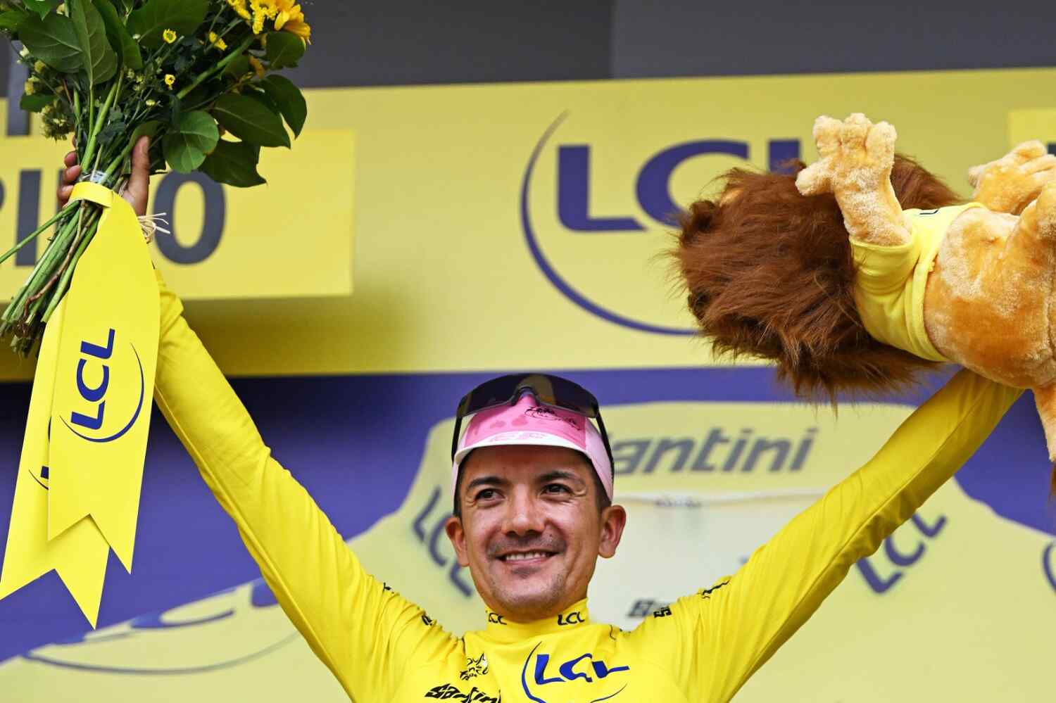 Richard Carapaz conquista el maillot amarillo: Sueño dorado en el Tour de Francia