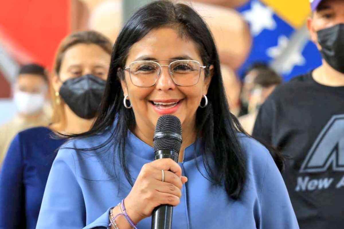 Delcy Rodríguez resulta herida por árbol caído durante inspección en zona afectada por Beryl