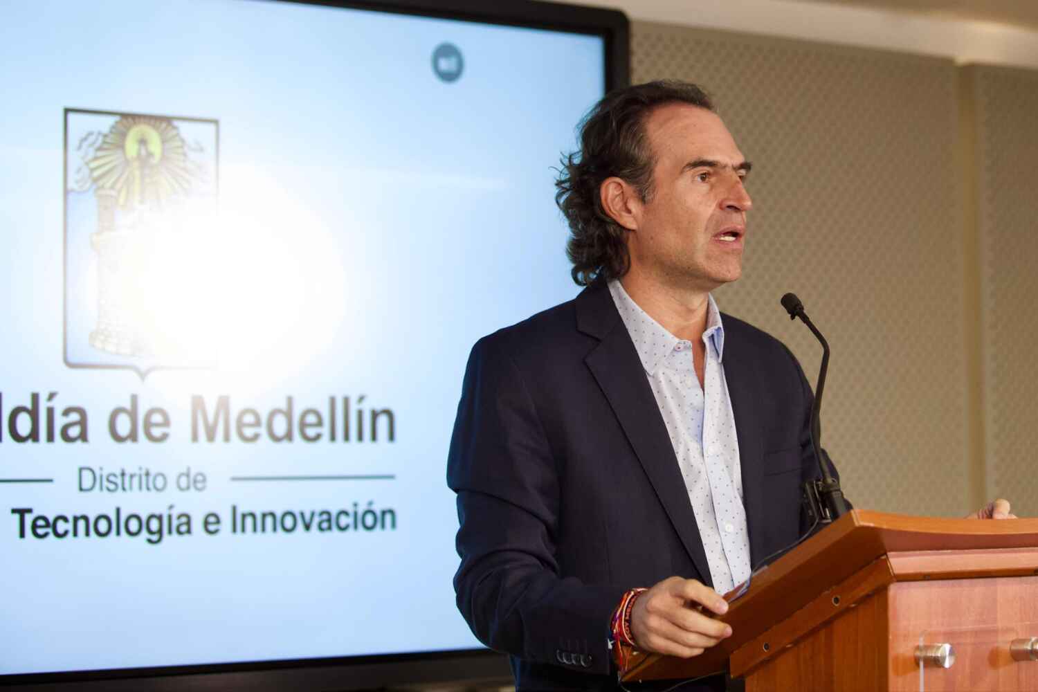 Alcalde de Medellín Presenta Propuesta ante el Concejo para Optimizar Recursos de EPM con Venta de Acciones