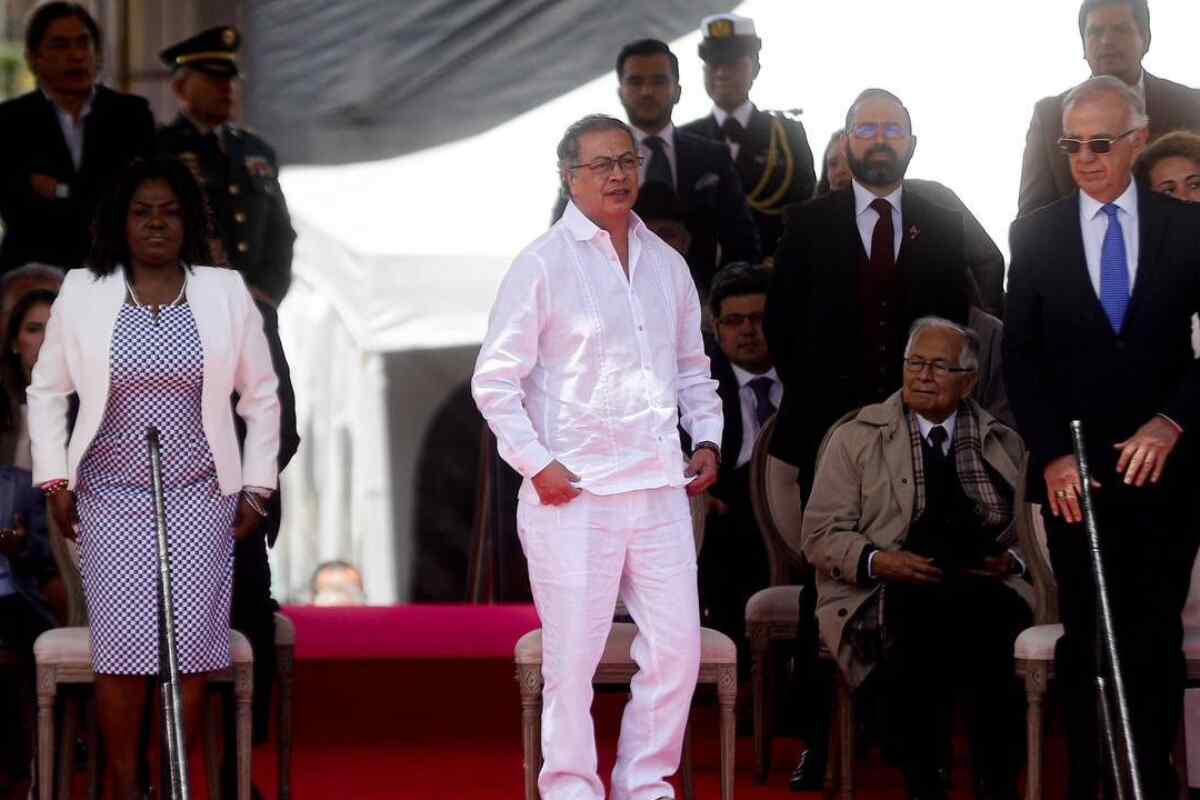 Desfile militar del 20 de Julio: Petro llegó tarde y se retiró antes de finalizar