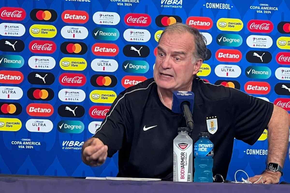 Furia de Bielsa en conferencia de prensa: "Esto es una plaga de mentirosos"