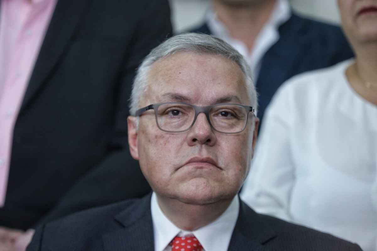 Néstor Osuna deja el Ministerio de Justicia: Angela María Buitrago será su sucesora