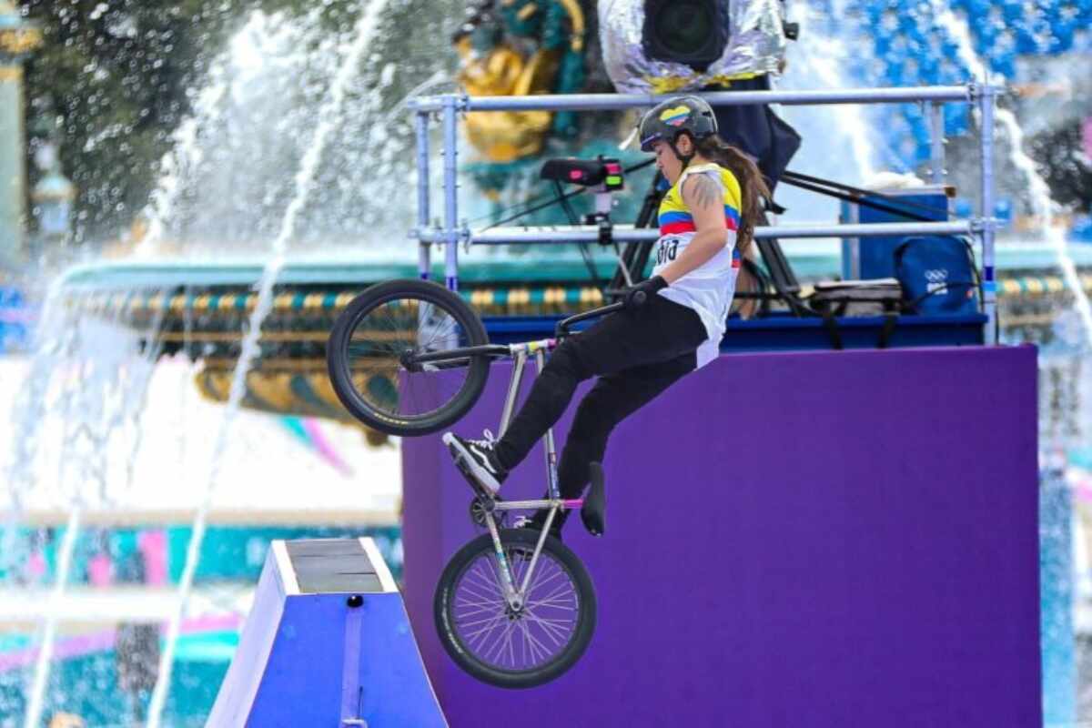 Queen Saray Villegas le da el primer diploma olímpico a Colombia en París 2024