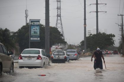 ​Las ondas tropicales 11 y 12 ocasionarán lluvias intensas en 7 estados de México