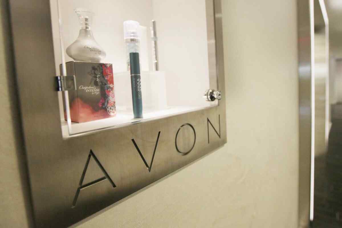 Avon se declara en bancarrota en Estados Unidos por deudas y demandas