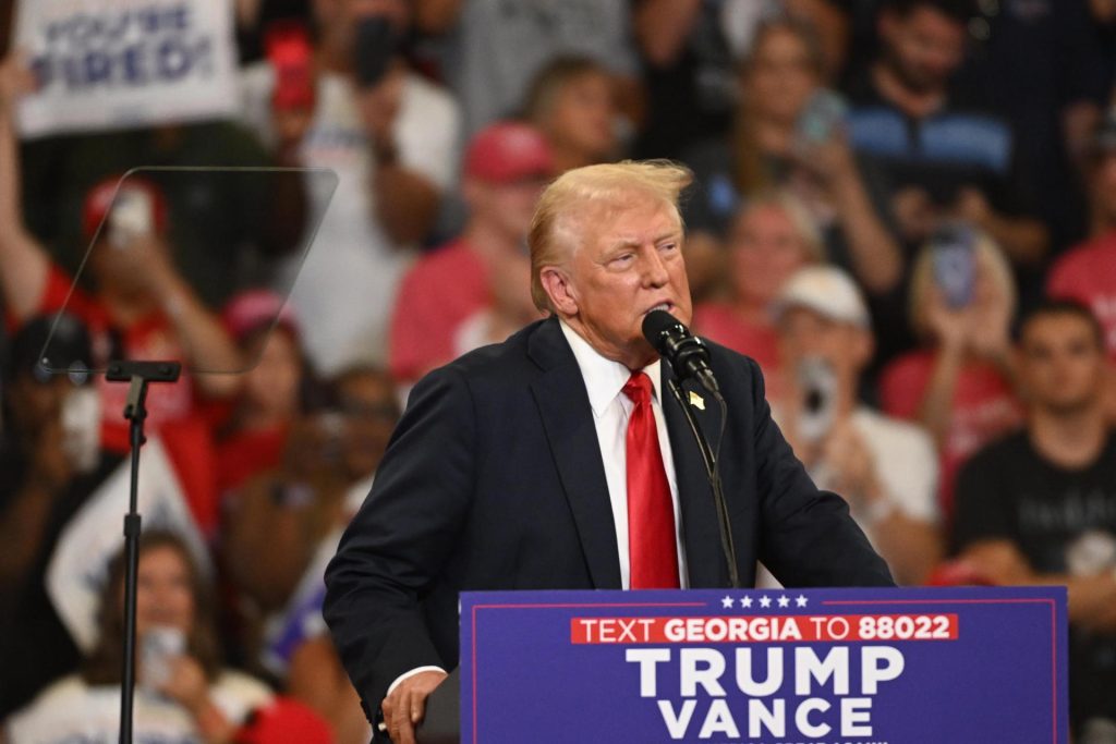Campaña de Trump asegura que sus comunicaciones internas fueron jaqueadas