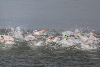 Dos atletas lusos con posibles síntomas de infección gastrointestinal tras nadar en el río Sena