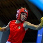Imane Khelif sigue adelante a pesar de las críticas y asegura medalla olímpica