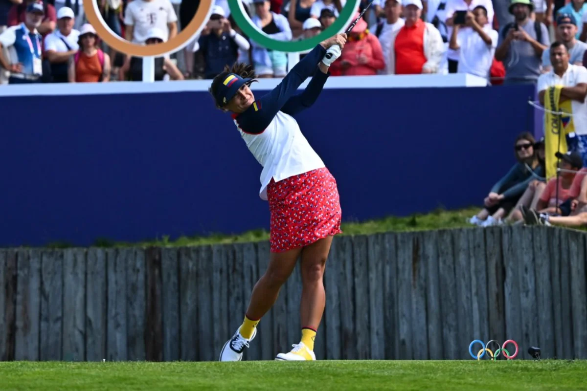 La Colombiana Mariajo Uribe brilla en el torneo femenino de Golf en París 2024
