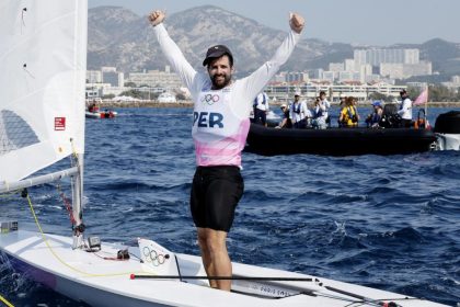Perú celebra su primera medalla olímpica en 32 años con el bronce de Stefano Peschiera en vela
