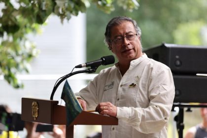 Petro plantea reactivación económica con inversiones forzosas y descarbonización-CNE y la polémica con Petro: presidente insiste en teorías de golpe de Estado