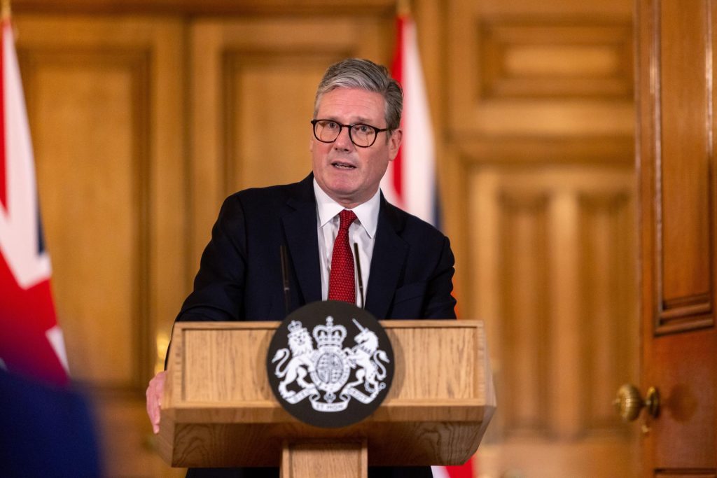 Starmer condena los disturbios en Inglaterra y promete llevar a la Justicia a sus responsables