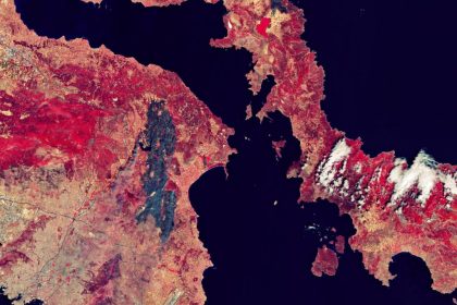 Una imagen satelital de la misión Sentinel-2 muestra las áreas quemadas en Atenas