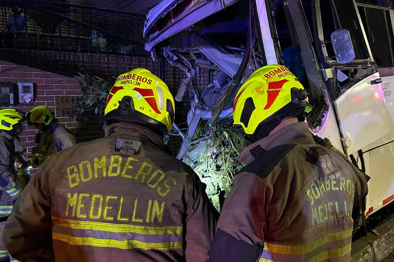 Tragedia en Medellín: Hallan cuerpo de un niño de 2 años en el fatal accidente de Manrique