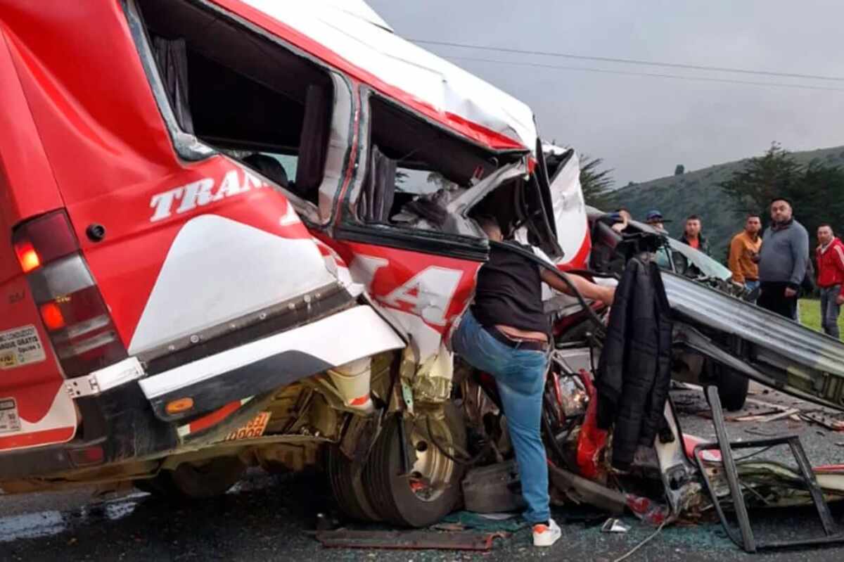 Brutal accidente en vía Chocontá - Bogotá deja un muerto y varios heridos