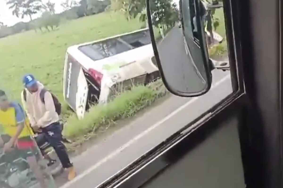 Accidente en Urabá: bus se vuelca y deja múltiples heridos en la variante de Turbo