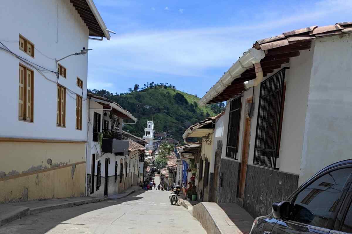 Ofrecen 100 millones de pesos por captura de asesinos de pareja en Angostura, Antioquia