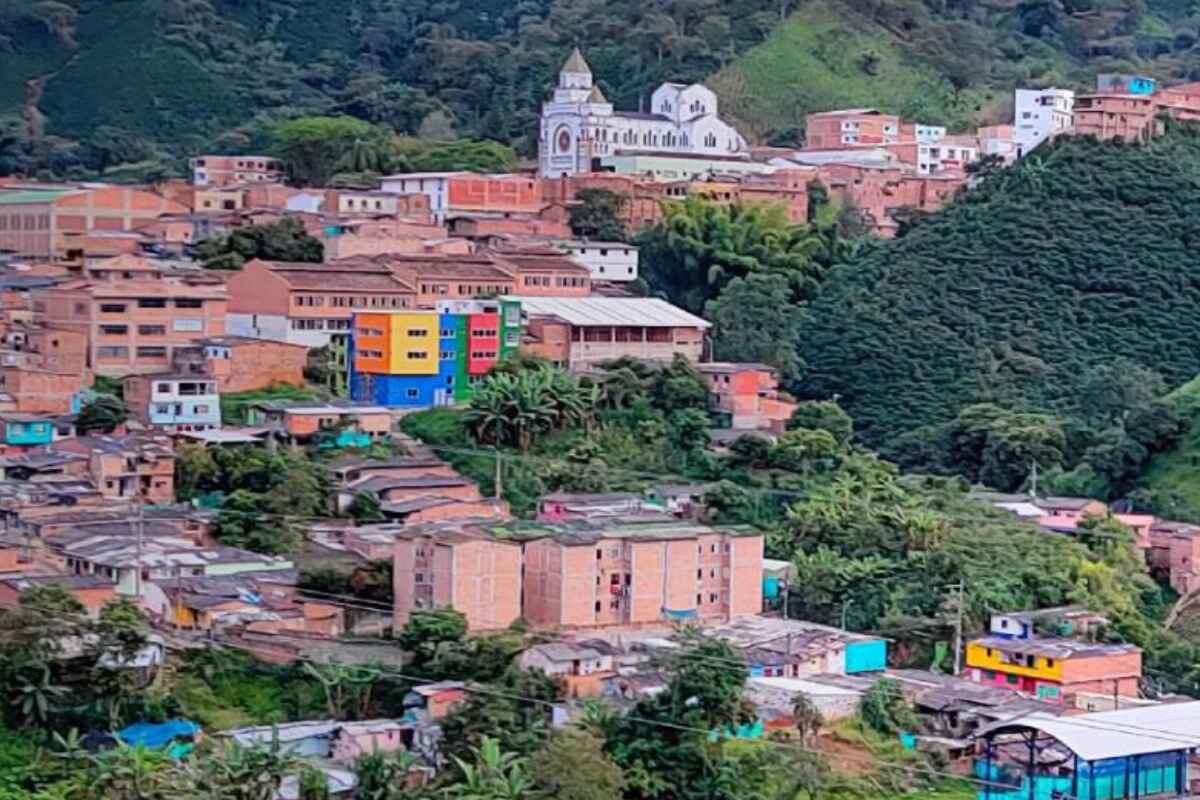 Clan del Golfo y '20 de Julio' se enfrentan en Betulia: un muerto y un menor herido