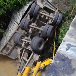 Tragedia ambiental en Puerto Libertador: río San Pedro contaminado por derrame de carbón